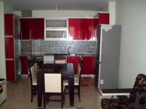 2 bedroom apartment 100m from beach